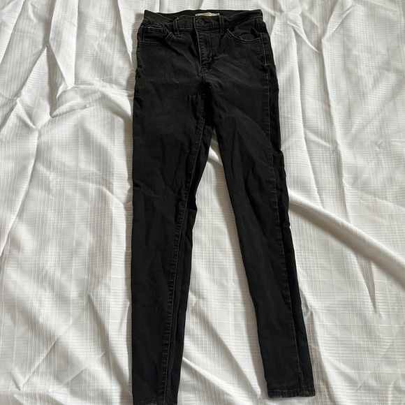 Black Levi’s Skinny Jeans - Picture 1 of 3